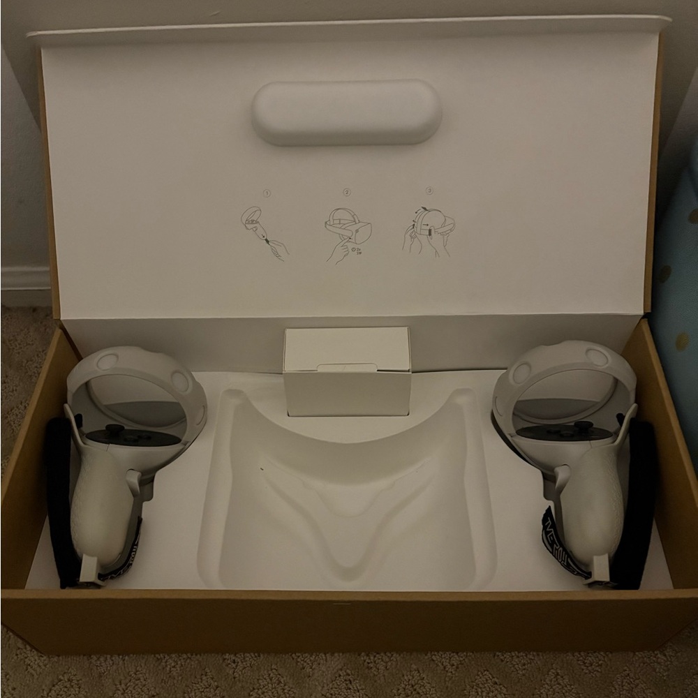 Oculus VR Headset with Controllers - White